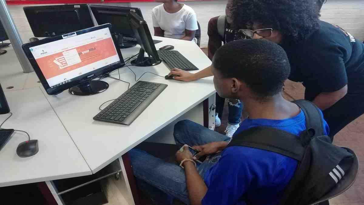 Students applying for NSFAS online.