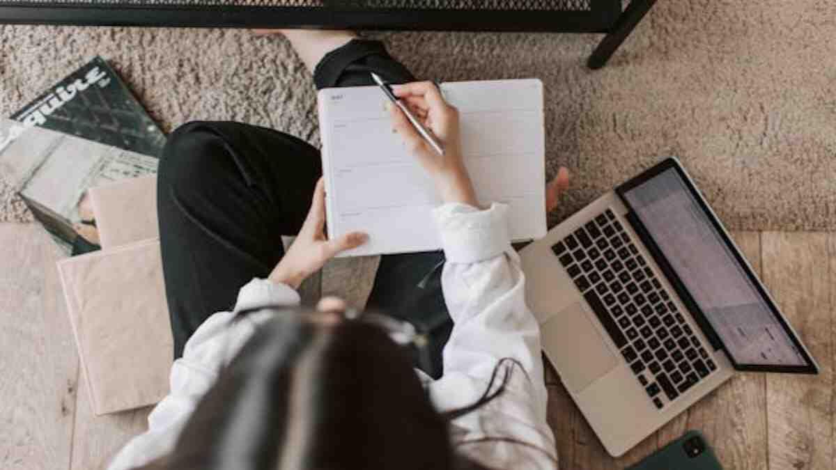 student filling out postgrad bursary application