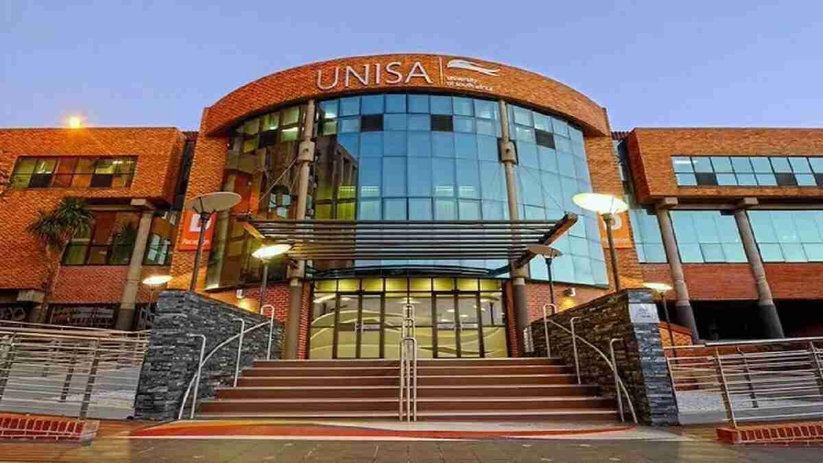 Student registering at Unisa