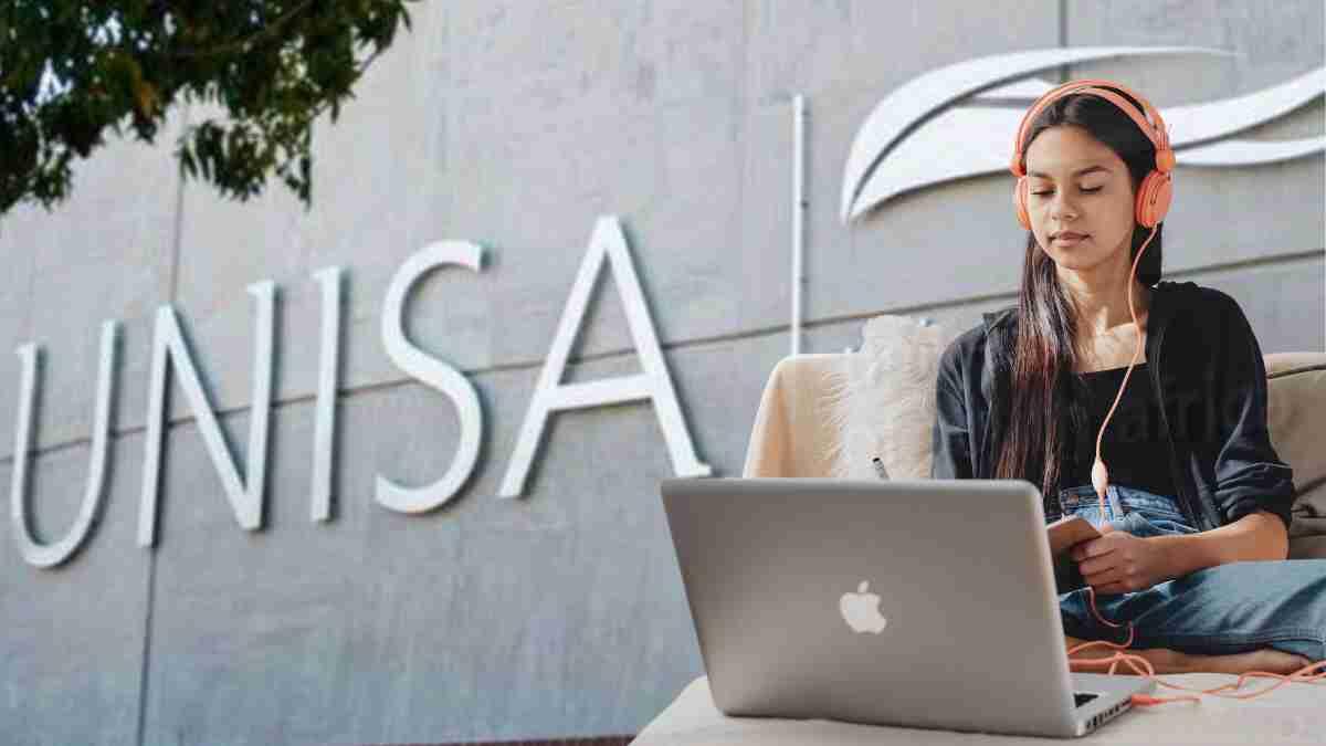 Student registering at Unisa 