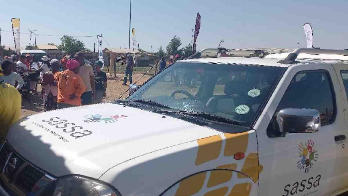 vehicle outside sassa application office